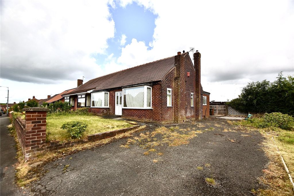 Property photo 3 of 12 External