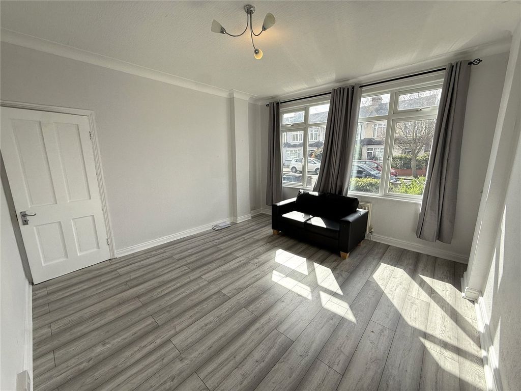 Property photo 2 of 15 Picture No. 31