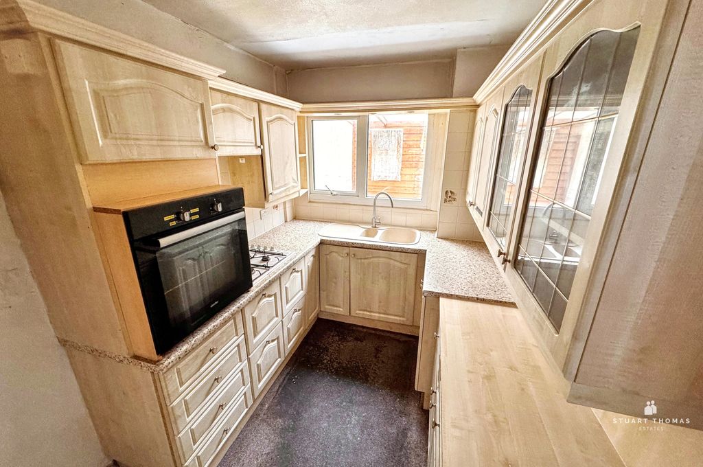 Property photo 2 of 11 2-2
