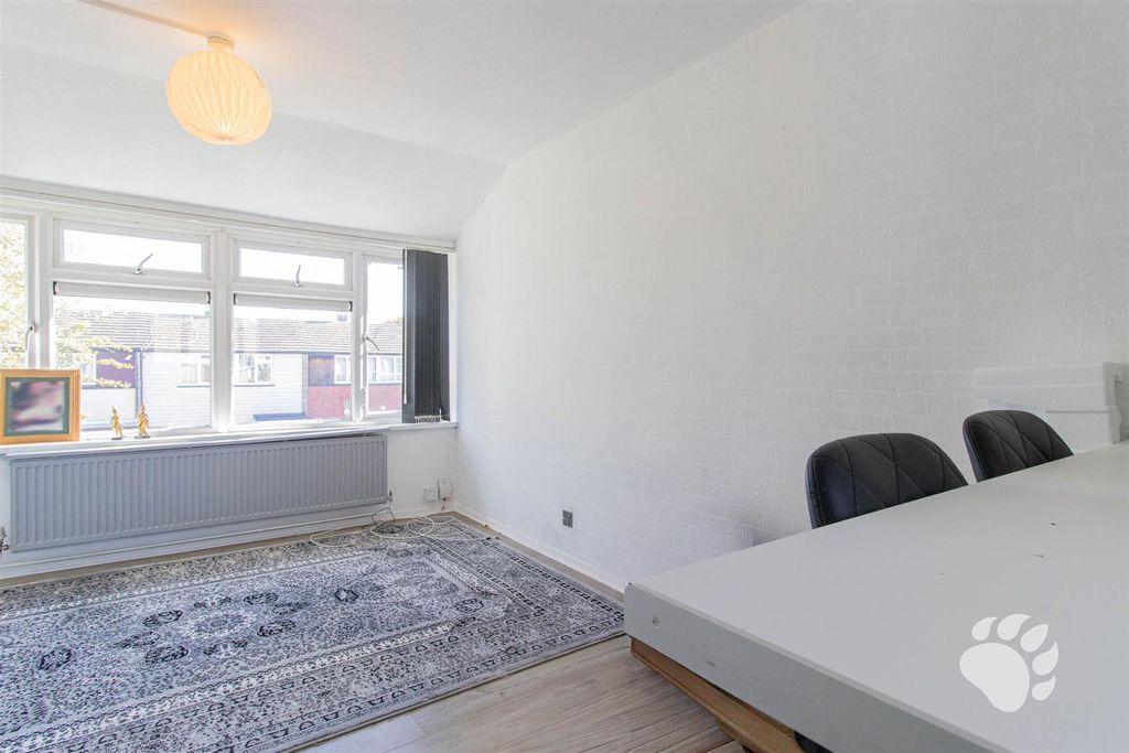 Property photo 3 of 11 Living Room