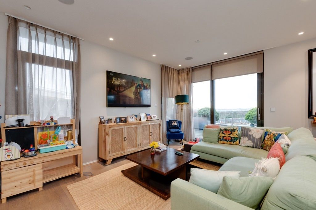 Property photo 2 of 11