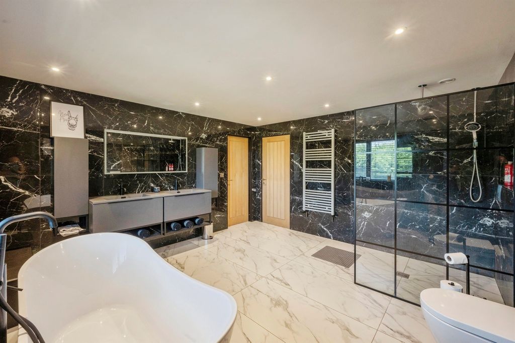 Additional image 18 of 6 bed detached house for saleBrigg Road, Messingham, Scunthorpe DN17