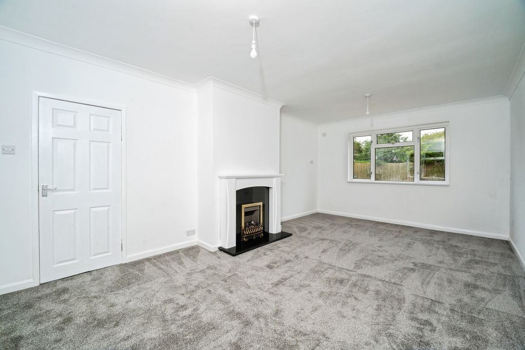 Property photo 2 of 13 Lounge