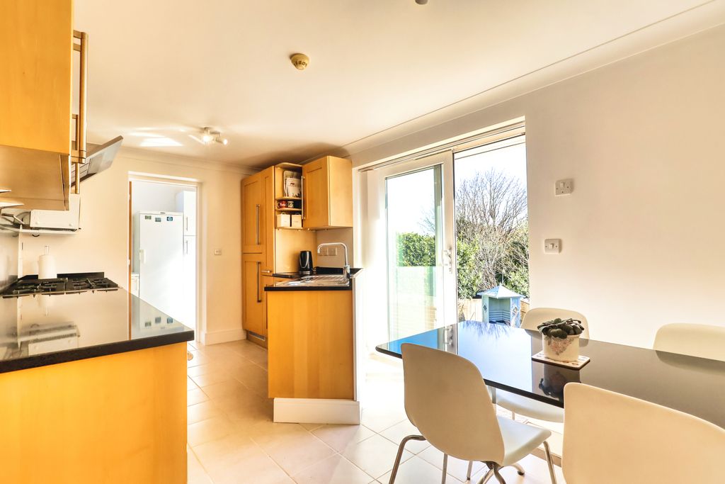 Property photo 2 of 16 Picture No. 20