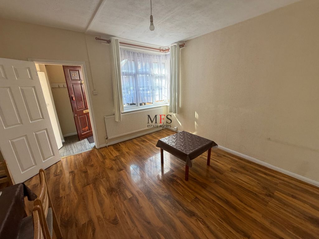Property photo 3 of 18 Photo 3