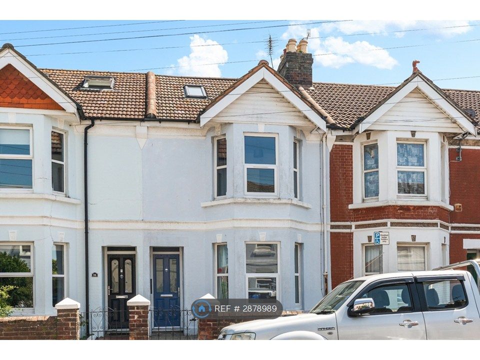 Property photo 1 of 32