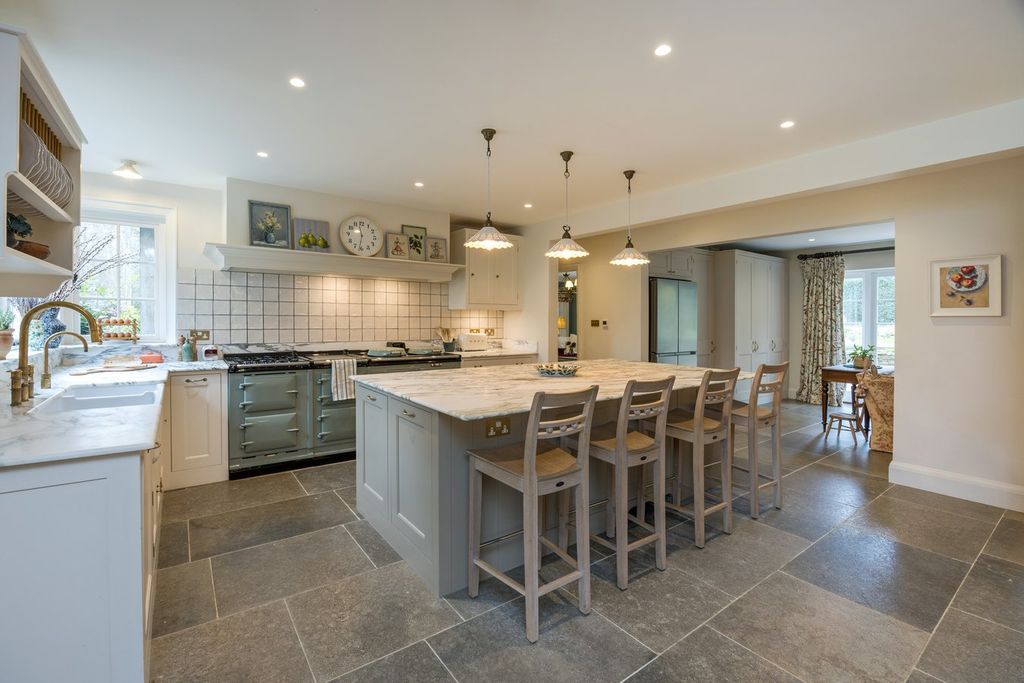 Property photo 2 of 43