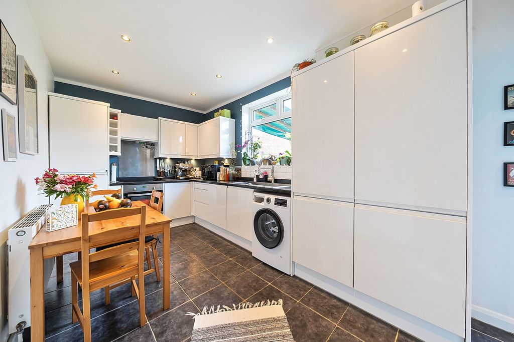 Property photo 3 of 17 Kitchen