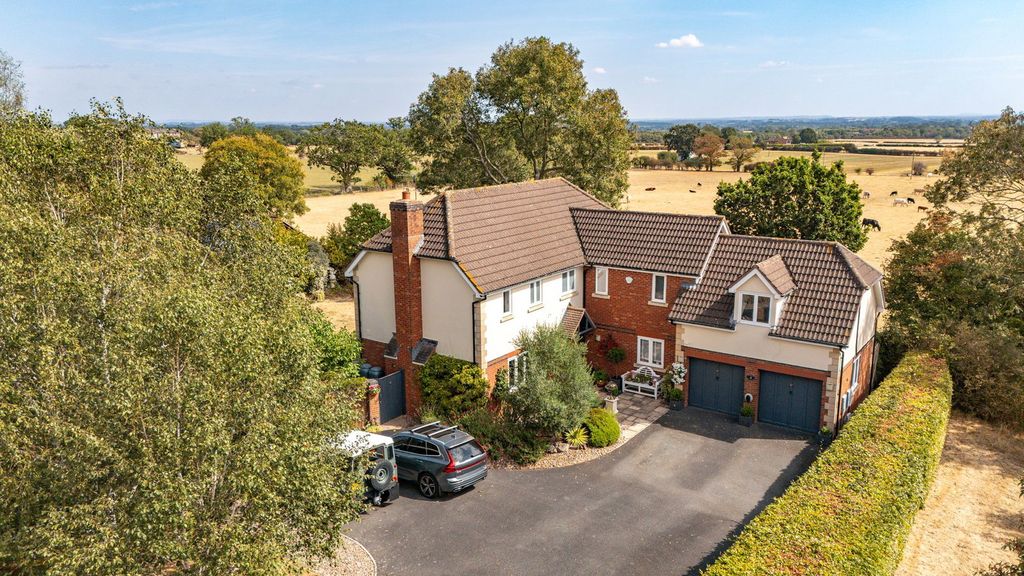 Property photo 2 of 34