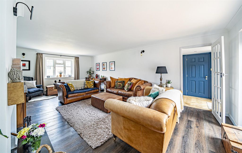 Property photo 3 of 16 Sitting Room