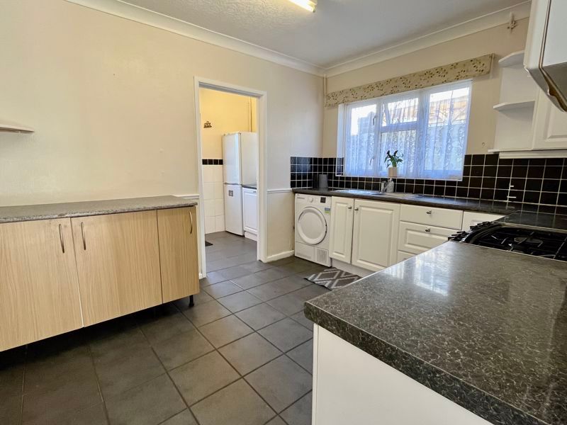 Property photo 3 of 10 Kitchen