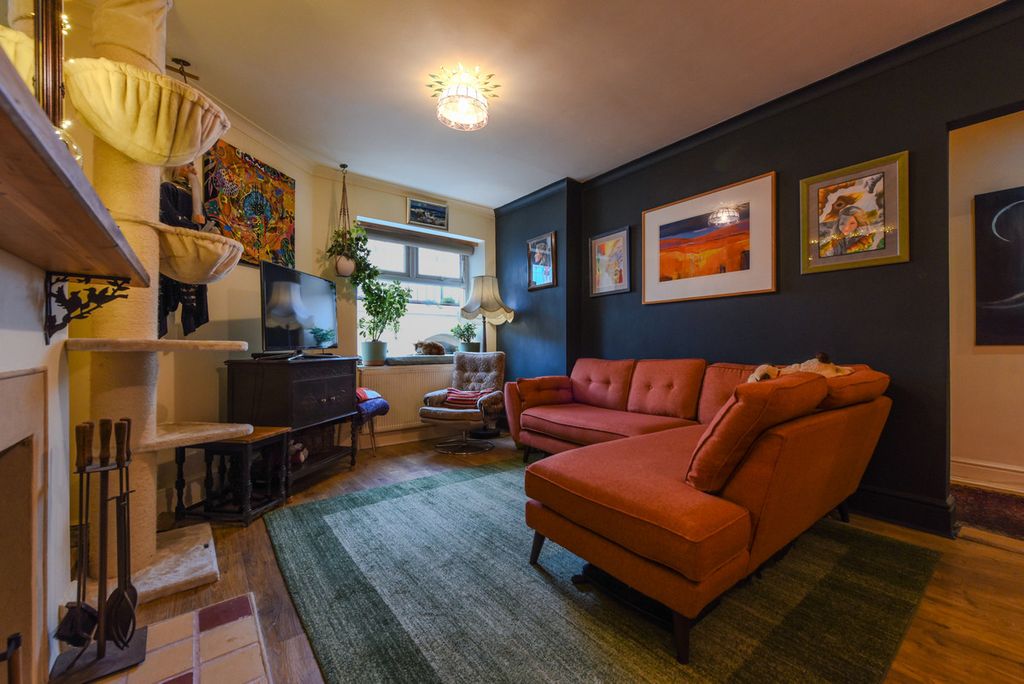 Property photo 2 of 20