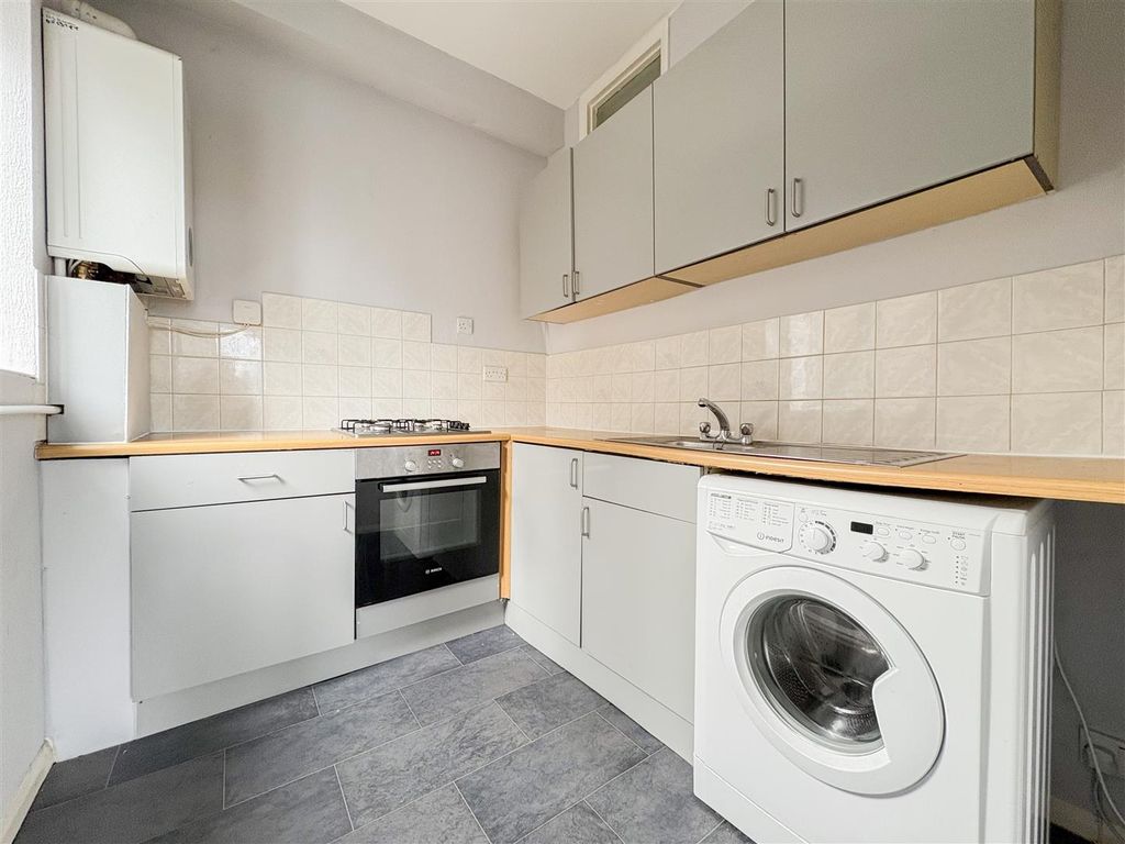 Property photo 3 of 20 Kitchen