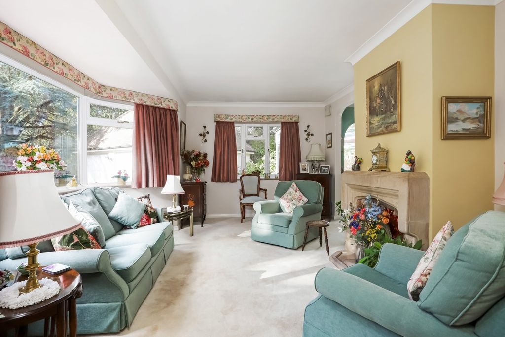 Property photo 3 of 17 Living Room