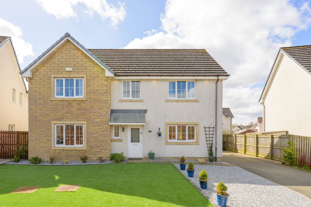 Property photo 3 of 54