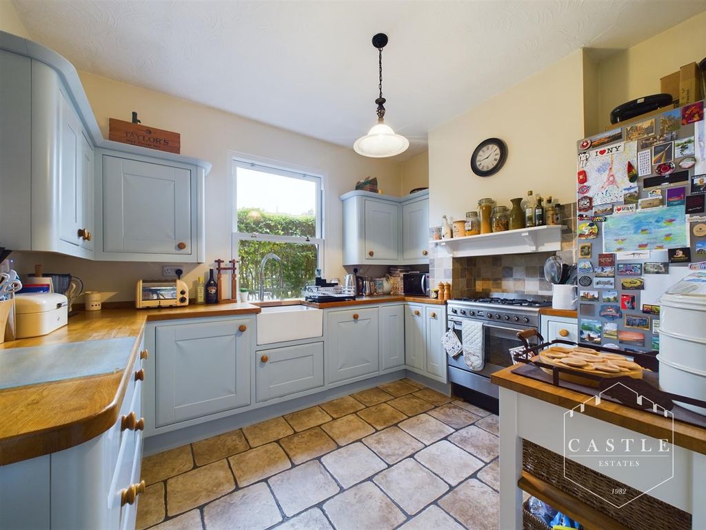 Property photo 2 of 23 Breakfast Kitchen