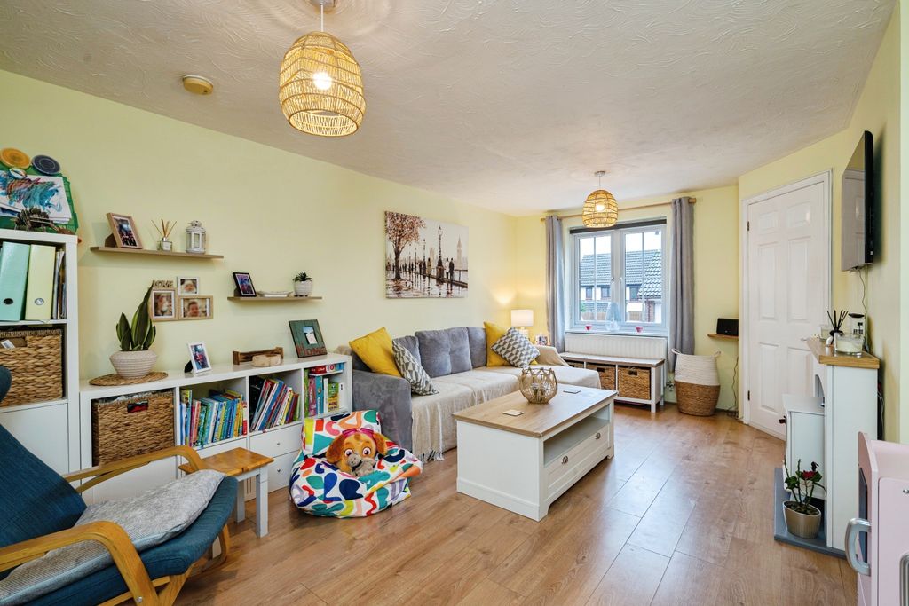 Property photo 3 of 20 Lounge