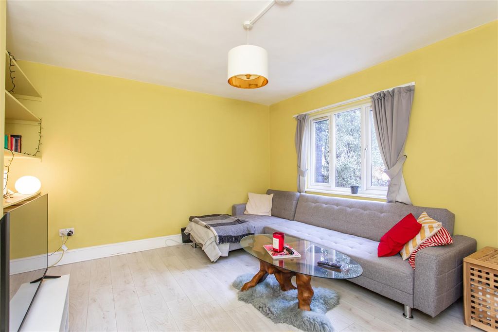 Property photo 3 of 18 Reception