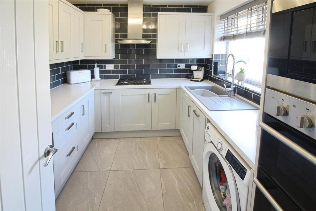 Property photo 2 of 16 Kitchen