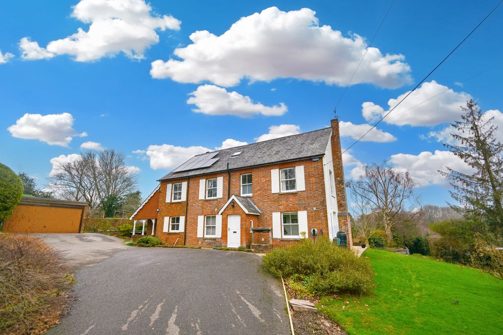 Property photo 2 of 31 Edgington