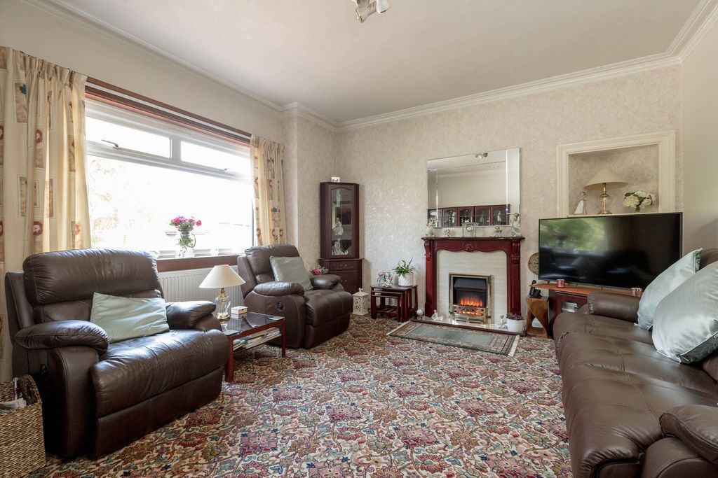Property photo 2 of 41
