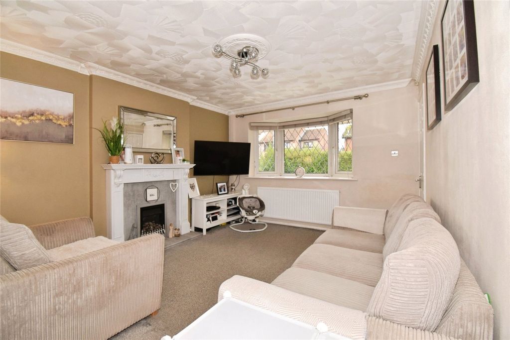 Property photo 2 of 19 Lounge