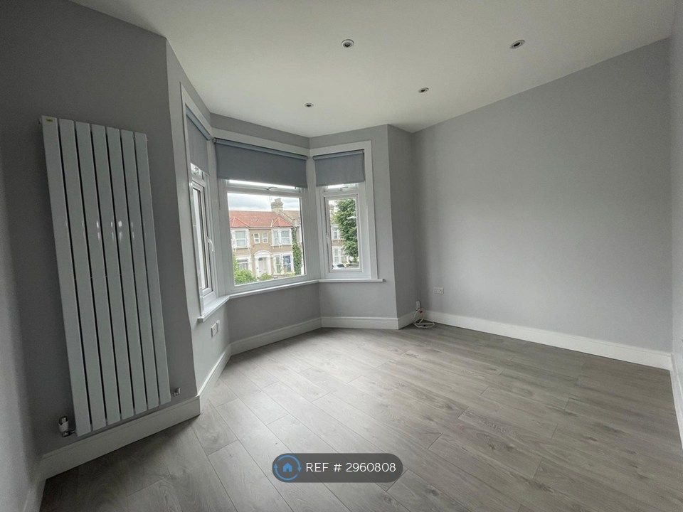 Property photo 1 of 5 Living Room