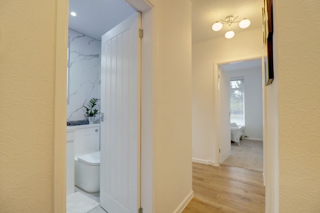 Property photo 3 of 21 Hallway 1.2