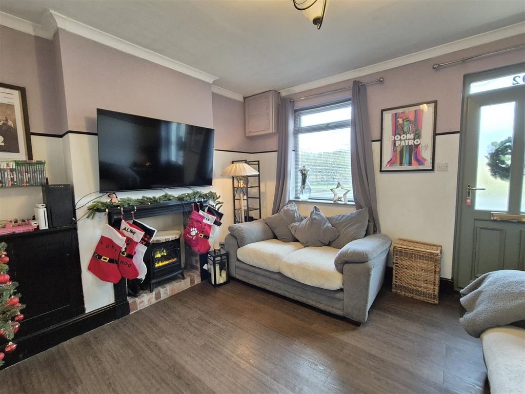 Property photo 3 of 18 Lounge