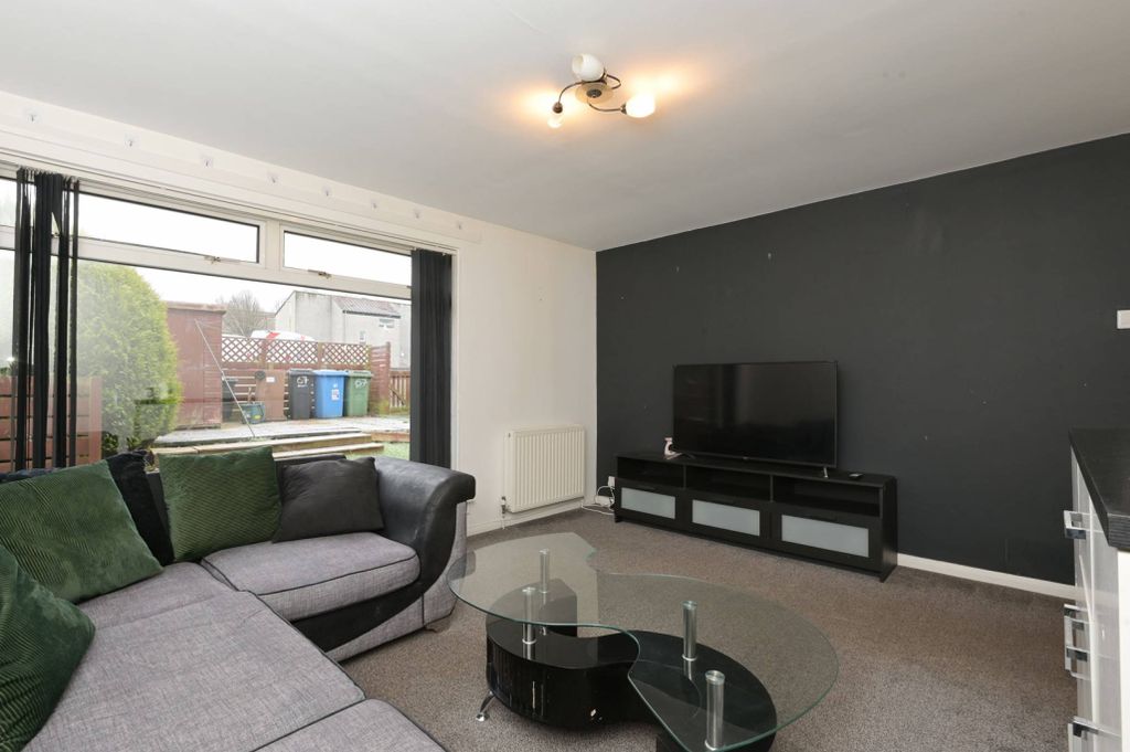 Property photo 2 of 27