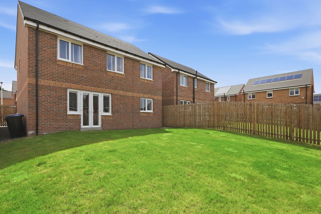 Property photo 2 of 33