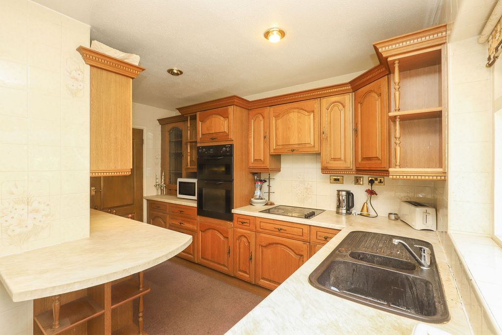 Property photo 2 of 18