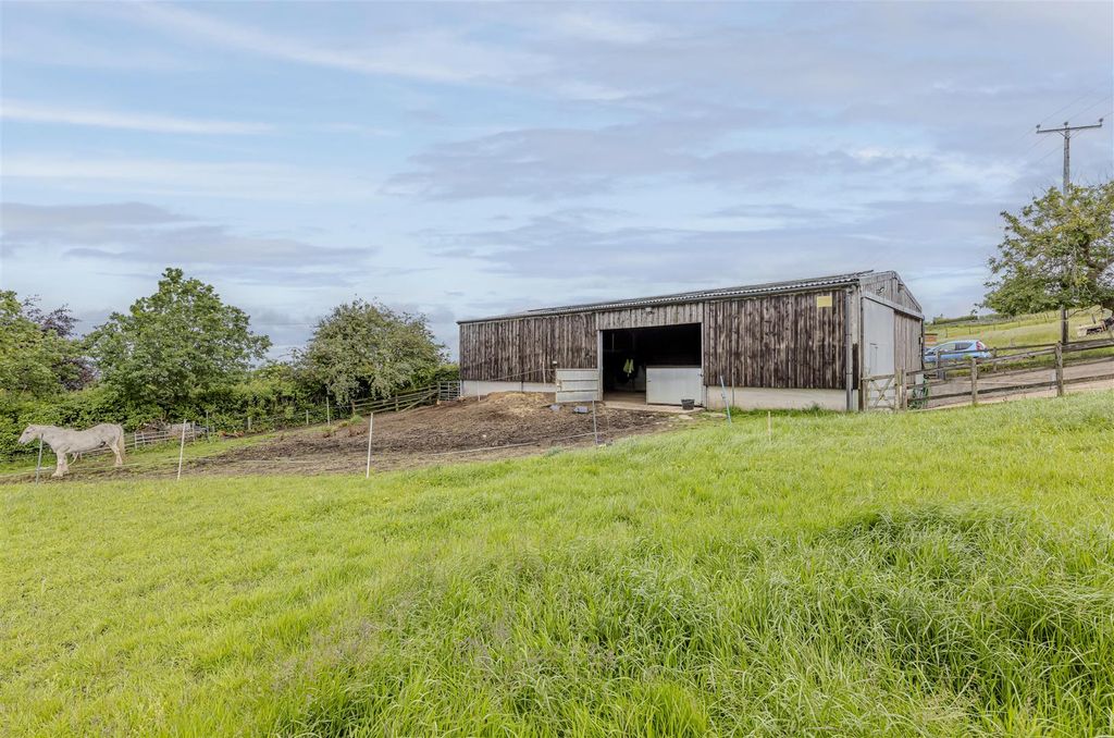 Property photo 3 of 71 Barn