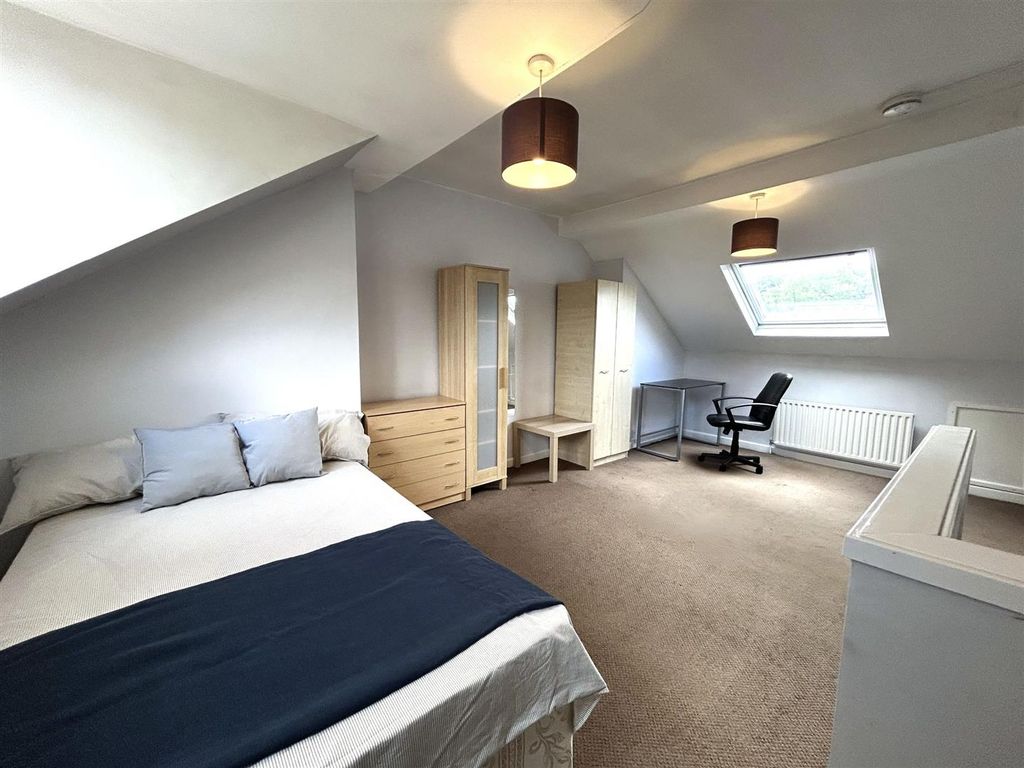 Property photo 3 of 14 186 Attic.Jpg