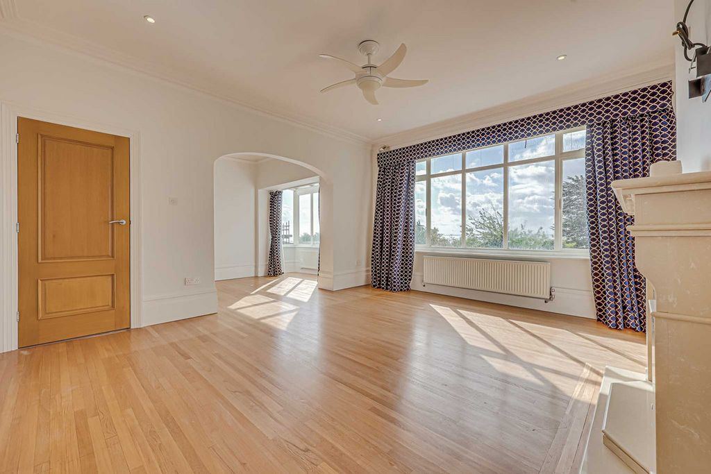 Property photo 2 of 50
