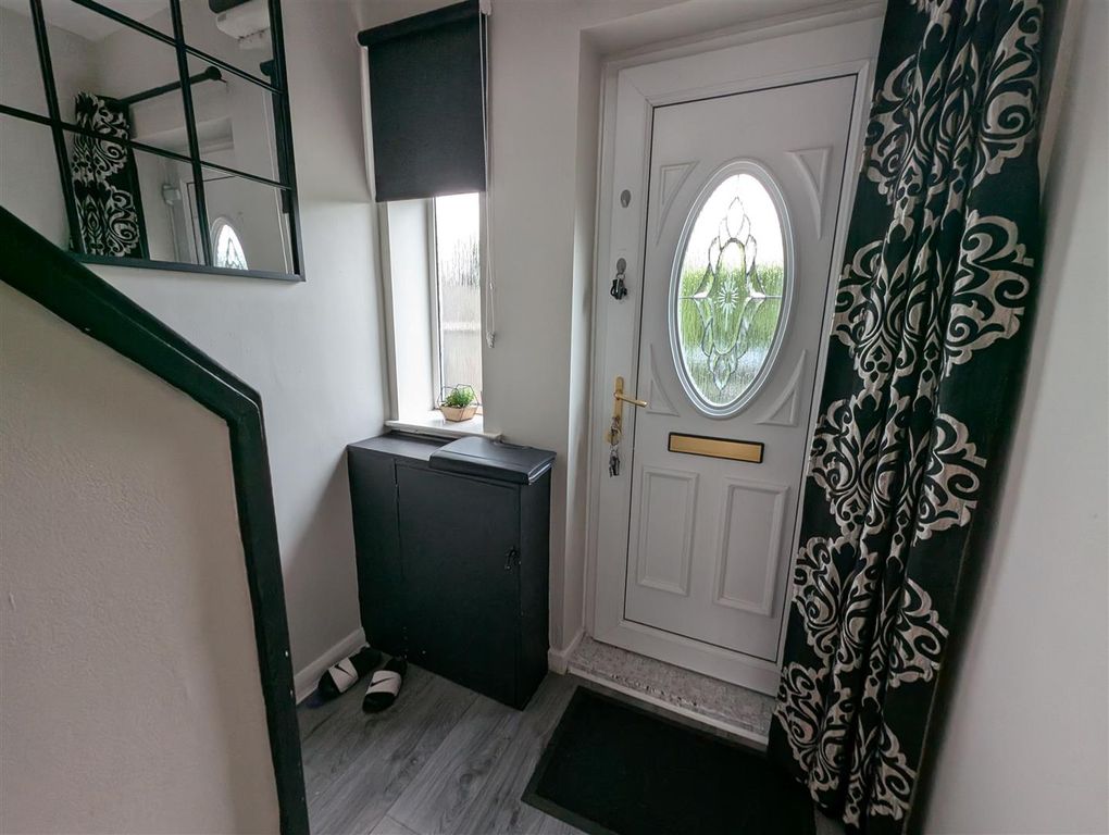 Property photo 1 of 13 Entrance Hall