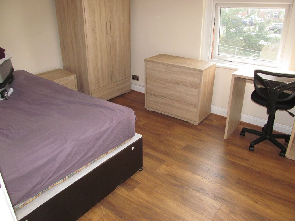 Property photo 3 of 6