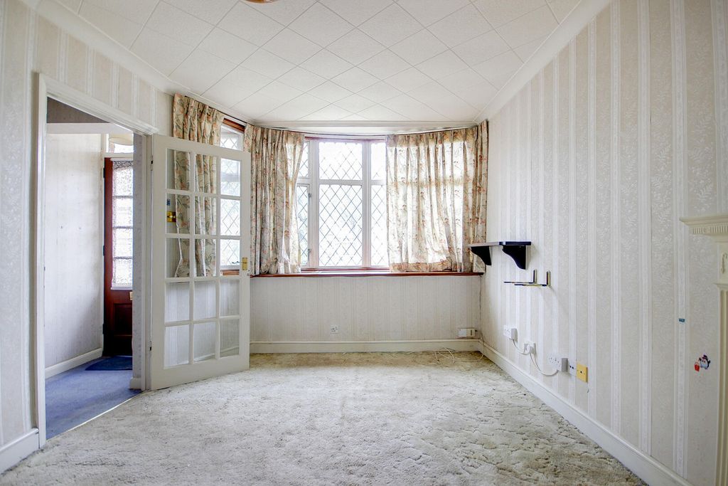 Property photo 3 of 19 Living Room