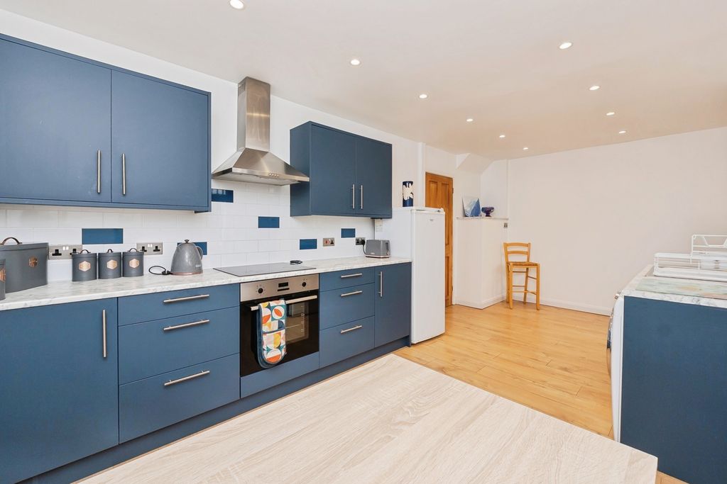 Property photo 3 of 20 Pbox-Img.Jpg
