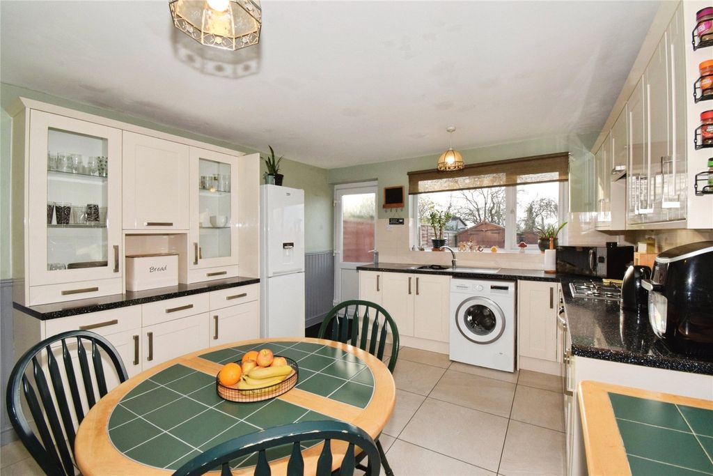 Property photo 3 of 18 Kitchen Diner