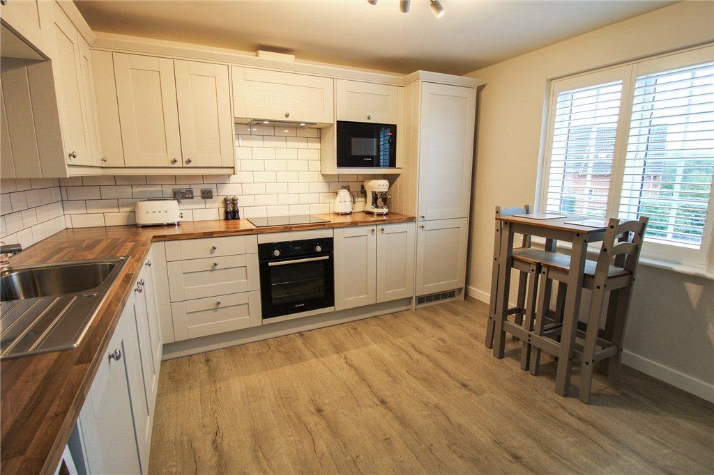 Property photo 3 of 14 Dining Kitchen