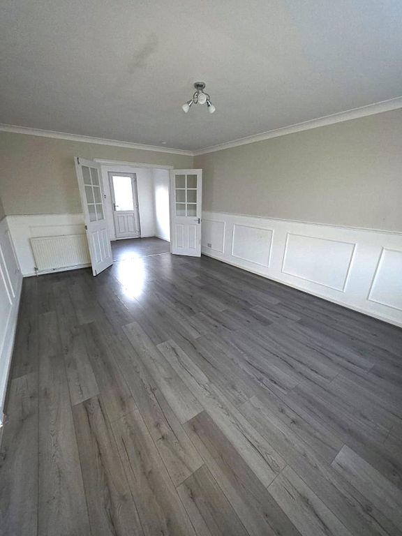 Property photo 3 of 14 Lounge Alt