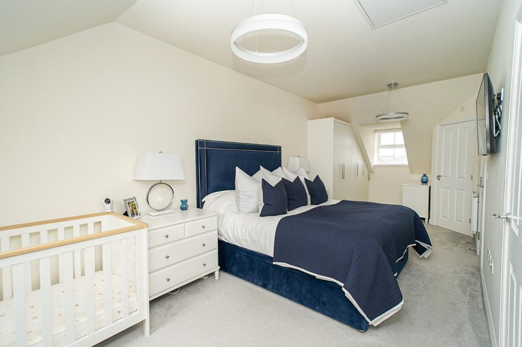 Property photo 3 of 23