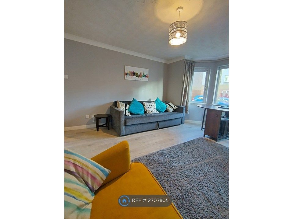 Property photo 3 of 32 Living Room