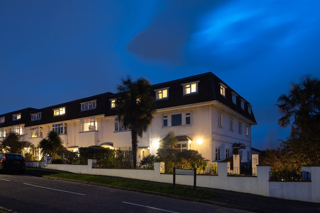 Property photo 2 of 21