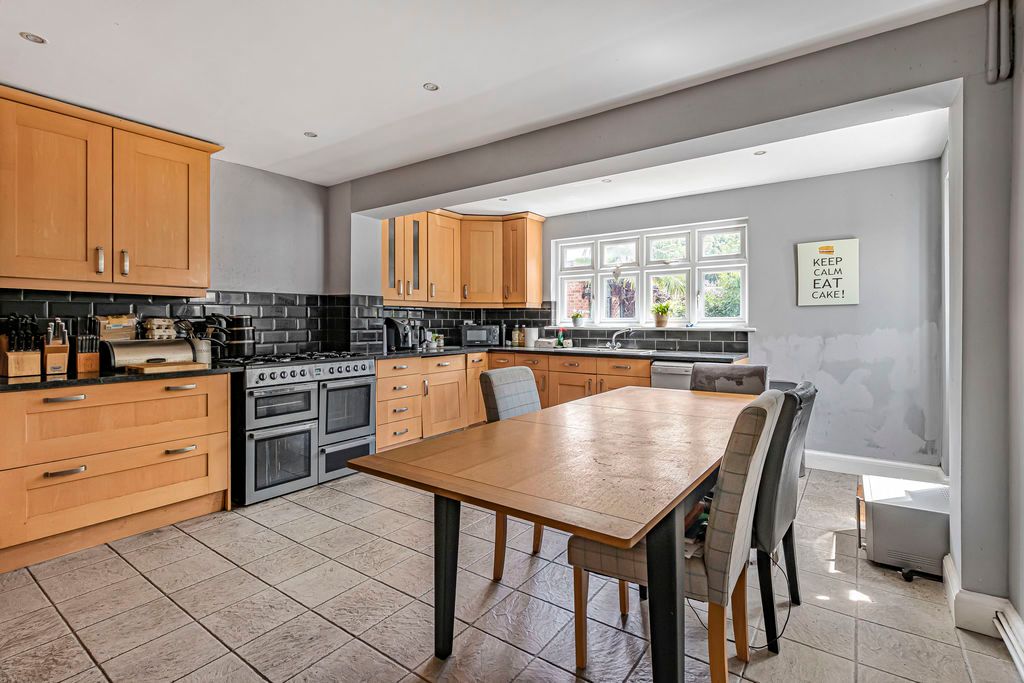 Property photo 3 of 16 Kitchen