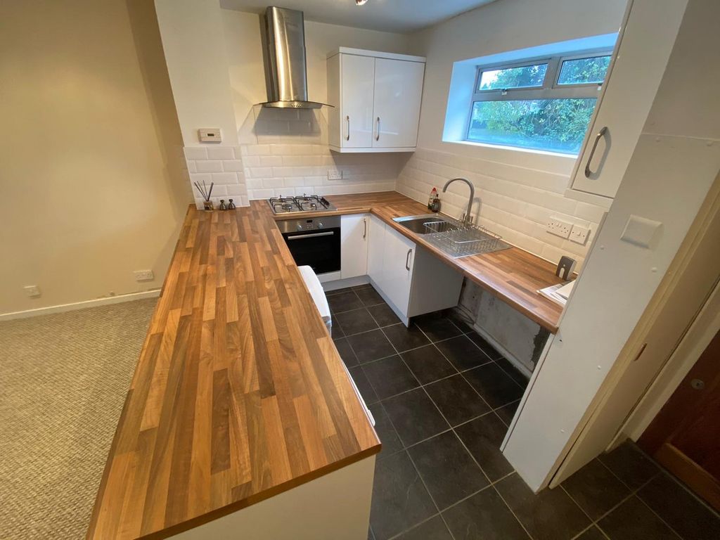 Property photo 2 of 10 Kitchen