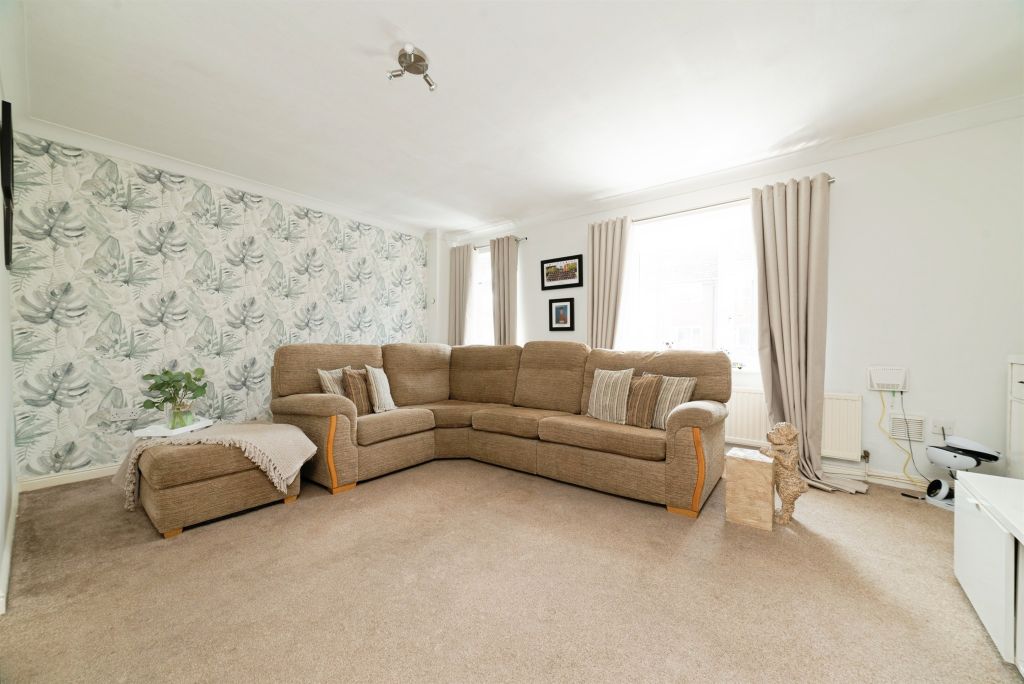 Property photo 3 of 12