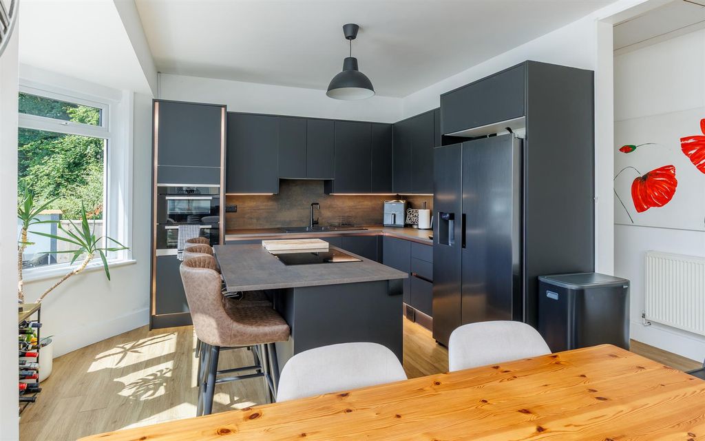 Property photo 3 of 19 Breakfast Bar And Dining Area