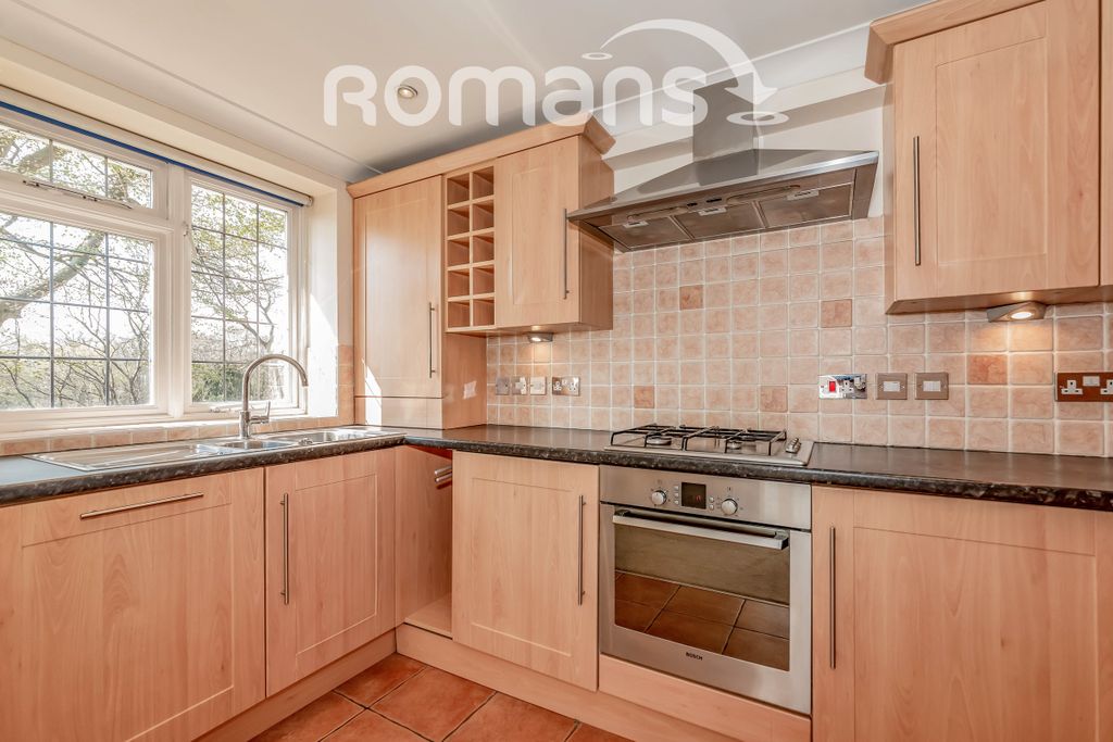 Property photo 3 of 9 Kitchen1